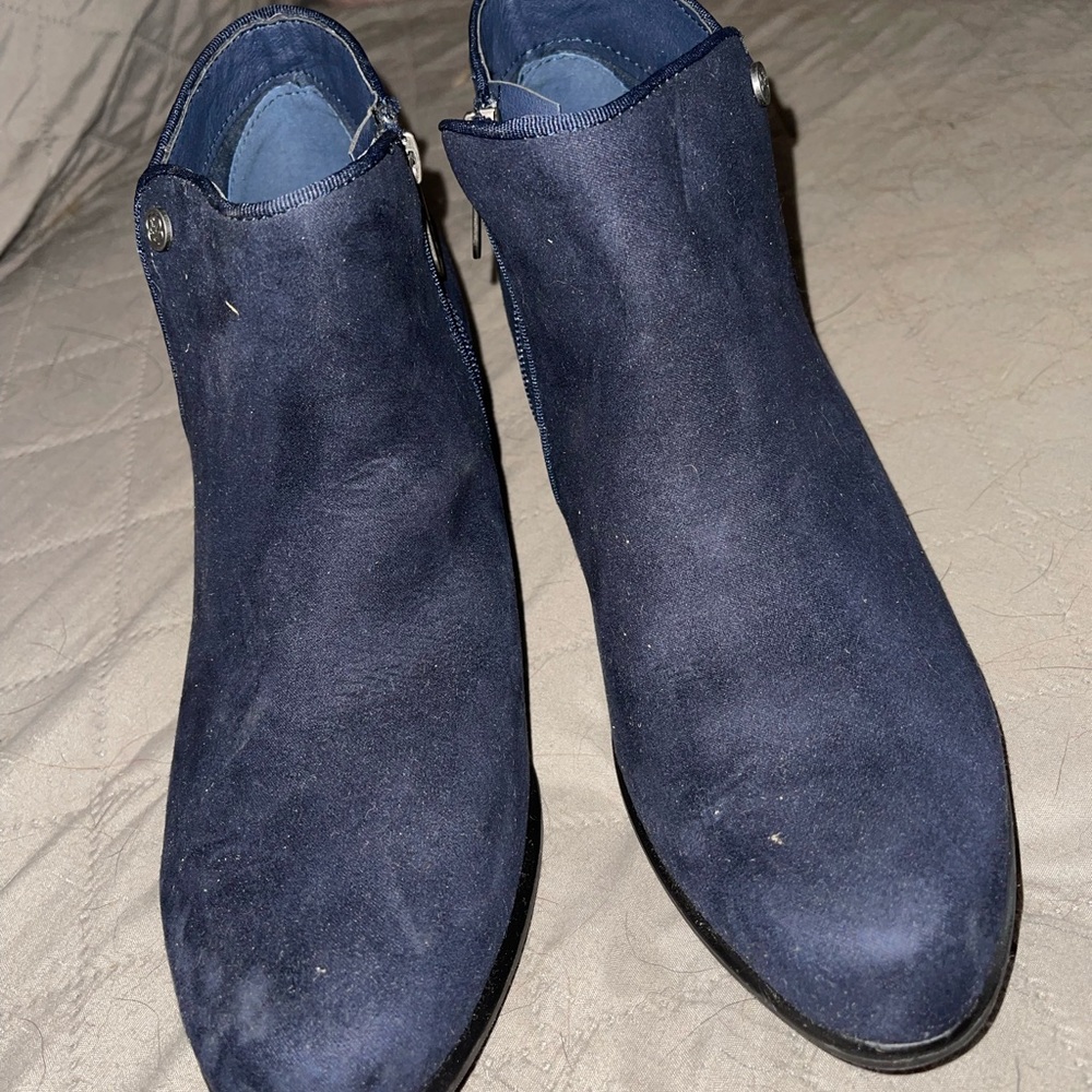 Women’s low bootie dress shoe